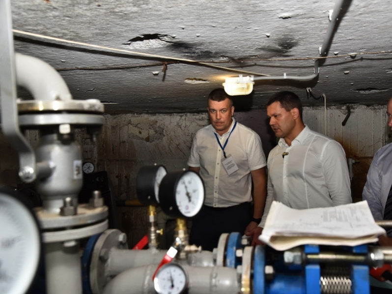 Из-за столкновения такси и автобуса пострадала пассажирка - Вологда и ...