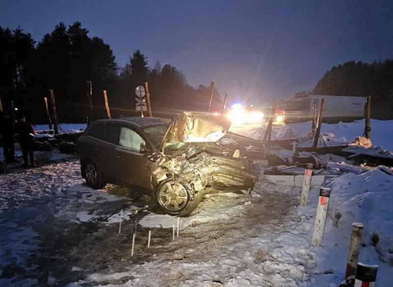 Вольво попал под поезд - Вологда и Вологодская область - ИА СеверИнформ ...