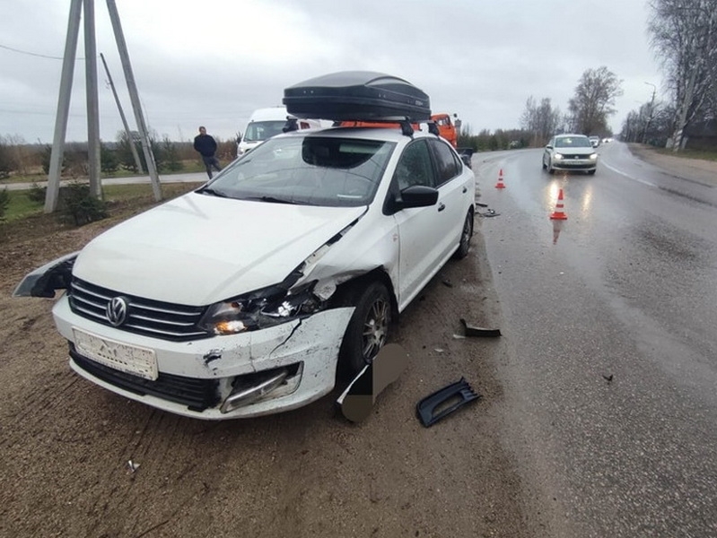 По вине водителя Митсубиси пострадали мать и ее дети - Вологда и ...