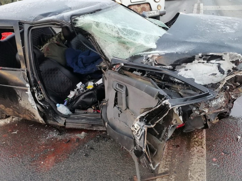 Водитель Мицубиси выехал на красный: четверо в больнице - Вологда и ...